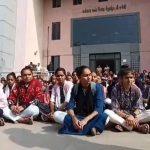 ઝઘડિયા દુષ્કર્મ મામલો: આરોપીને ફાંસીની માંગ સાથે કોલેજના વિદ્યાર્થી-વિદ્યાર્થિનીઓની કલેક્ટરને રજૂઆત