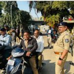 ગુજરાતમાં સરકારી કર્મચારીઓ માટે હેલ્મેટ ફરજિયાત: DGPના આદેશ પર કચેરીઓ બહાર સ્પેશિયલ ડ્રાઇવ   !